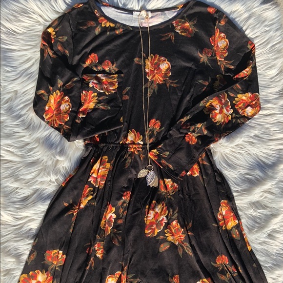 Plus Size Long-Sleeved Floral Dress - Picture 2 of 4